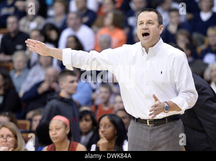 Uncasville, CT, USA. 10th Mar, 2014. Monday March 10, 2014: Louisville Cardinals Head coach Jeff Walz reacts to a call during the 1st half of the American Athletic Conference womens basketball tournament championship game between Louisville and UConn at Mohegan Sun Arena in Uncasville, CT. Bill Shettle/Cal Sport Media. © csm/Alamy Live News Stock Photo