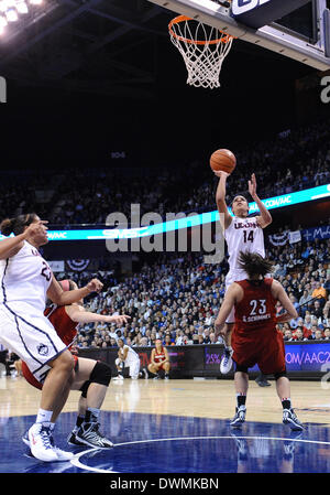 Uncasville, CT, USA. 10th Mar, 2014. Monday March 10, 2014: during the 1st half of the American Athletic Conference womens basketball tournament championship game between Louisville and UConn at Mohegan Sun Arena in Uncasville, CT. Bill Shettle/Cal Sport Media. © csm/Alamy Live News Stock Photo