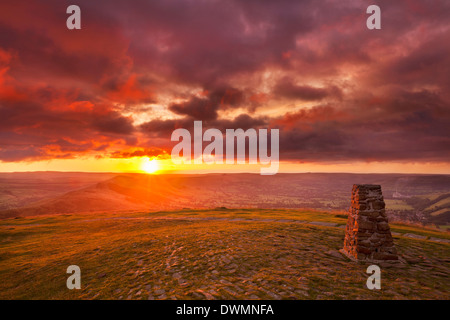 Sunrise on Great Ridge, Mam Tor, Hope Valley, Peak District National Park, Derbyshire, England, United Kingdom, Europe Stock Photo