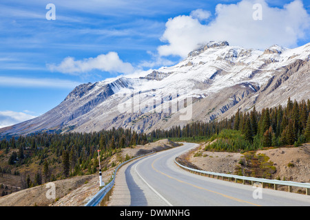 The Icefields Parkway road highway through Jasper National Park, UNESCO World Heritage Site, Alberta, Canadian Rockies, Canada Stock Photo