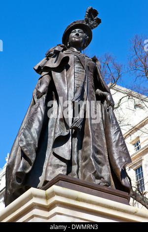 Statue of Elizabeth The Queen Mother situated in Carlton Gardens, near The Mall in London. Stock Photo