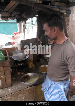 Man cooking on the street in the Chowringhee area of Kolkata, West Bengal, India Stock Photo