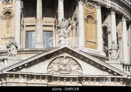 Three saints statues on the roof St Paul's Cathedral and the phoenix rising from the flames, London, England. Stock Photo