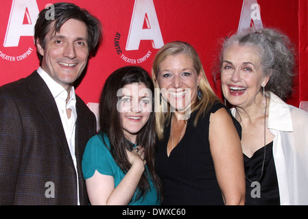 Gareth Saxe, Madeleine Martin, Mary McCann and Mary Beth Peil Opening night after party for the Atlantic Theatre Company production of ‘Harper Regan’, held at Il Bastardo restaurant. Where: New York City, United States When: 10 Oct 2012 Stock Photo