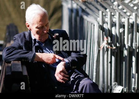 FILE PIX OF TONY BENN. Manchester, UK.  2006. Tony Benn waits for his turn to speak at the Time to Go rally in Manchester. The demonstration was against the war in Iraq. Former politician and President of the Stop the War Coalition Tony Benn died March 13 2014 at 88. Credit:  Kristian Buus/Alamy Live News Stock Photo