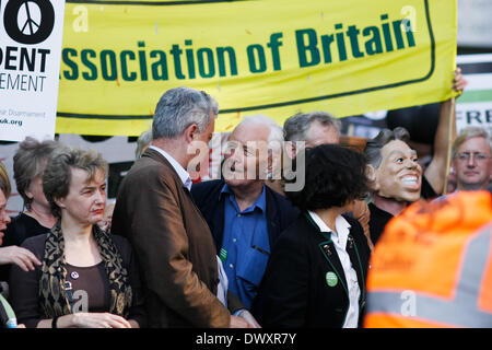 FILE PIX OF TONY BENN. Manchester, UK.  2006 Tony Benn at the front of the Time to Go march in  Manchester. The Time to Go demonstration was opposing the war in Iraq. Former politician and President of the Stop the War Coalition Tony Benn died March 13 2014 at 88. Credit:  Kristian Buus/Alamy Live News Stock Photo