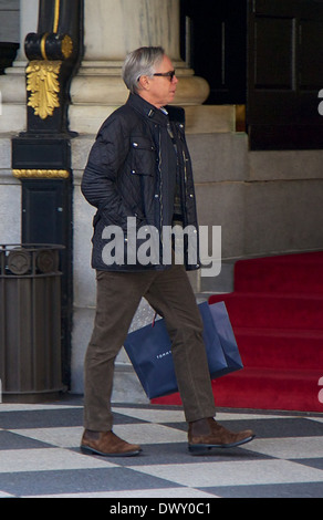 Tommy Hilfiger store on Fifth Avenue, New York City, USA Stock Photo - Alamy