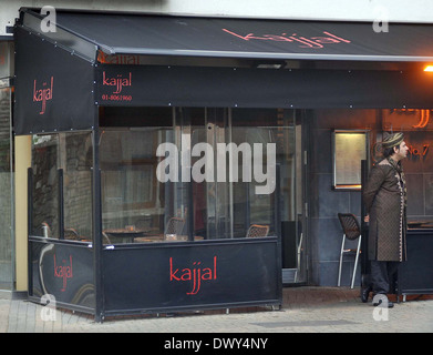 Atmosphere Yvonne Keating and boyfriend John Conroy take her two daughters, Missy and Ali for a meal at an Indian restaurant in Malahide village Dublin, Ireland - 14.10.12 Featuring: Atmosphere Where: Ireland When: 14 Oct 2012 **or publication in Irish Ta Stock Photo