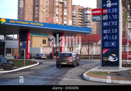 Lugansk, Ukraine. 16th Mar, 2014.  Gas Station in the Ukraine -- Amid falling Ukrainian hryvnia prices of automotive fuel rose in lat week nearly 3.5 percent for EURO-3 fuel. However, fuel prices Euro-4 fell on average by 1.5-2 percent. Credit:  Igor Golovnov/Alamy Live News Stock Photo