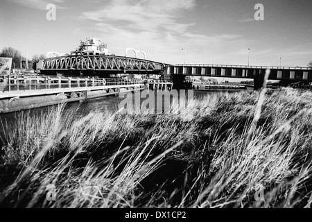 Sutton Bridge over the river Nene, Lincolnshire. The bridge can be swung open to allow ships, pilot boats and yachts through Stock Photo