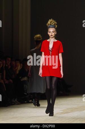 Kiev, Ukraine. 14th Mar, 2014. Victoria Gres presnts her F/W 2014-2015 collection, during 34th Ukrainian Fashion Week, in Kiev, Ukraine, on March 14, 2014. © Sergii Kharchenko/NurPhoto/ZUMAPRESS.com/Alamy Live News Stock Photo