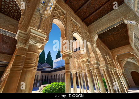 Arabesque Moorish architecture of the Patio de los Leones (Court of the Lions)   the Palacios Nazaries, Alhambra. Granada, Spain Stock Photo