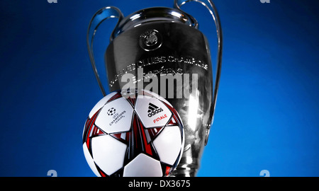 official match ball 'Finale' and trophy of the UEFA Champions League  Stock Photo