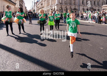 Waterloo Place, London, UK, 16 March 2014 - the annual St. Patrick's Day parade took place in bright sunshine in front of thousands of people who lined the route.  A group of young Irish dancers pass by. Credit:  Stephen Chung/Alamy Live News Stock Photo