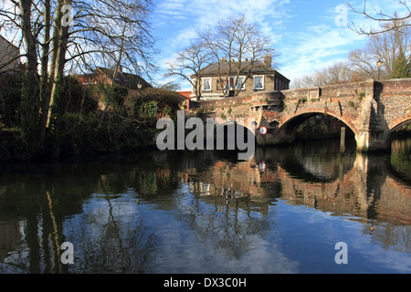 Bishopgate Bridge Over Wensum River, The Red Lion Pub At Background ...