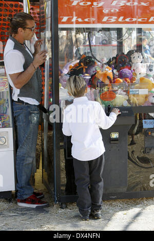 Kingston Rossdale and Zuma Rossdale At Shawn's pumpkin patch, Culver