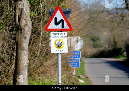 Rural Neighbourhood Watch scheme - sign in a country lane (Boughton Monchelsea village, Kent, England) Maidstone Stock Photo