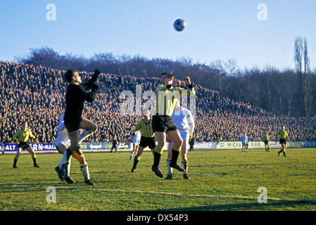 football, Regionalliga West, 1963/1964, Stadium am Uhlenkrug, ETB Schwarz Weiss Essen versus Alemannia Aachen 1:9, thrashing victory for Aachen, punched clearance by keeper Horst Breuers (ETB) ahead Josef Martinelli (Aachen) Stock Photo