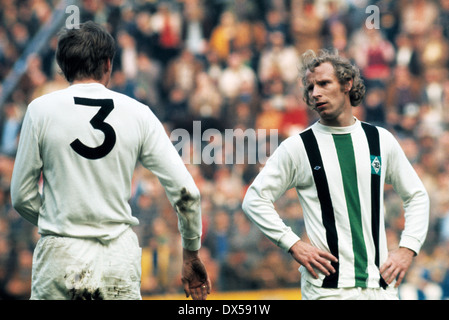 football, Bundesliga, 1973/1974, Stadium am Boekelberg, Borussia Moenchengladbach versus MSV Duisburg 3:2, Heinz-Juergen Wittkamp (MG) left and Berti Vogts (MG) Stock Photo