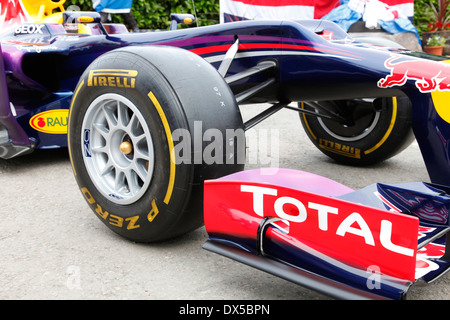 Pireli wheel and tyre of a Red Bull RB6 at Mallory Park Stock Photo