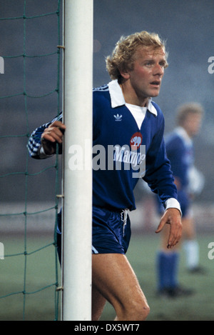 football, DFB Cup, 1977/1978, quarterfinal, Wedau Stadium, MSV Duisburg versus Hertha BSC Berlin 1:0, scene of the match, Holger Brueck (Hertha) Stock Photo