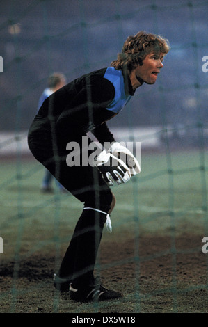 football, DFB Cup, 1977/1978, quarterfinal, Wedau Stadium, MSV Duisburg versus Hertha BSC Berlin 1:0, scene of the match, keeper Norbert Nigbur (Hertha) Stock Photo