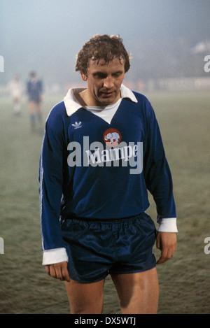 football, DFB Cup, 1977/1978, quarterfinal, Wedau Stadium, MSV Duisburg versus Hertha BSC Berlin 1:0, half-time break, leaving, Dieter Nuessing (Hertha) Stock Photo