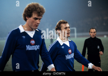 football, DFB Cup, 1977/1978, quarterfinal, Wedau Stadium, MSV Duisburg versus Hertha BSC Berlin 1:0, half-time break, leaving, Uwe Kliemann (Hertha) left and Michael Sziedat (Hertha) Stock Photo