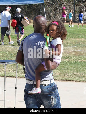 Seal enjoys a day with his children, Leni Samuel, Henry Samuel, Johan Samuel and Lou Samuel at Children's football & American football practice session in Brentwood. Featuring: Seal Where: California, United States When: 27 Oct 2012 Stock Photo