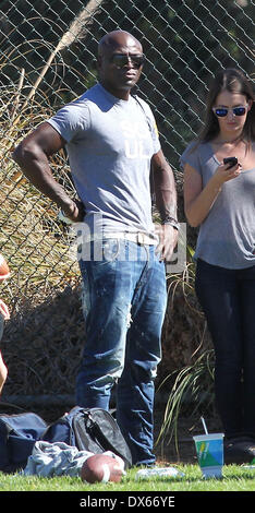 Seal enjoys a day with his children, Leni Samuel, Henry Samuel, Johan Samuel and Lou Samuel at Children's football & American football practice session in Brentwood. Featuring: Seal Where: California, United States When: 27 Oct 2012 Stock Photo