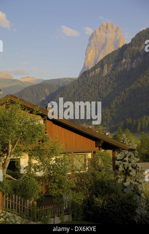 Europe, Italy, Italian Dolomites, Bolzano Province, Gardena Valley, Ortisei, Town House overlooked by Odle Group Stock Photo