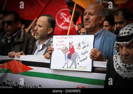 Ramallah, West Bank, Palestinian Territories - March 19, 2014: Demonstration organized by left-wing activists against the Palestinian peace with Israel, and against the continuation of the negotiations. According to reports, the United States lowered from the roof of their objectives in relation to the Israeli-Palestinian negotiations, by 29th April, the expiry date of the deadline set by Kerry for the completion of preliminary negotiations, and because of the continuing differences between the Palestinian and Israeli sides on a number of issues. © Abdalkarim Museitef/PACIFIC PRESS/Alamy Live  Stock Photo