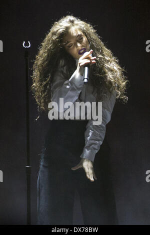 Chicago, Illinois, USA. 18th Mar, 2014. New Zealand singer-songwriter LORDE performs in concert at the Aragon Ballroom in Chicago, Illinois © Daniel DeSlover/ZUMAPRESS.com/Alamy Live News Stock Photo