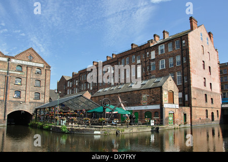 converted warehouses, canal basin, Nottingham, England, UK Stock Photo