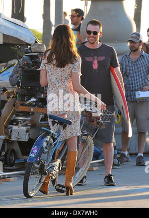 Michelle Monaghan and Chris Evans filming their new movie on Venice Beach, a romantic comedy titled 'A Many Splintered Thing' Venice Beach, California - 05.11.12 Featuring: Michelle Monaghan and Chris Evans Where: Venice Beach, CA When: 05 Nov 2012
