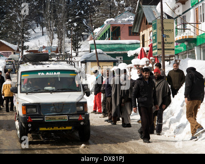 India, Kashmir, Tangmarg bazaar, share taxi drivers and guides waiting for customers Stock Photo