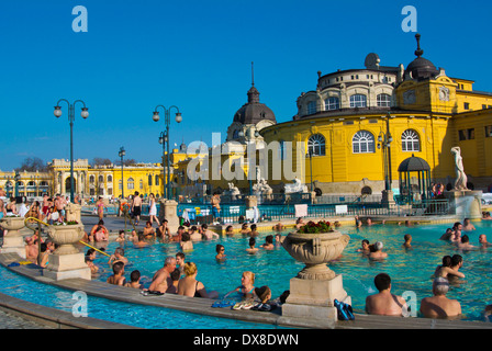 Outdoors thermal pools, Szechenyi furdo spa, Varosliget,, Budapest, Hungary Stock Photo