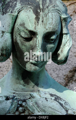 Bronze sculpture of a woman in Dean Cemetery, Edinburgh Stock Photo