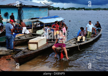 Selling fish - Harbour in TABATINGA. State of Amazonas .BRAZIL Stock Photo