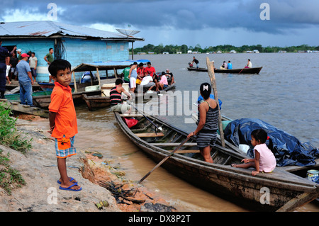 Selling fish - Harbour in TABATINGA. State of Amazonas .BRAZIL Stock Photo