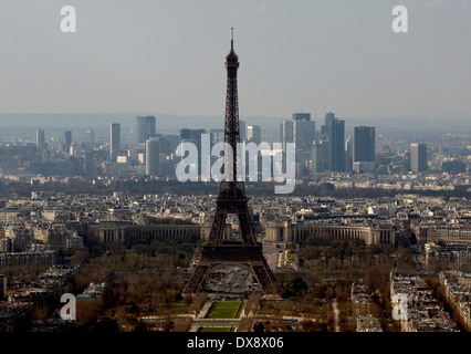 AJAXNETPHOTO. FRANCE, PARIS - EIFFEL TOWER AND LA DEFENSE BEYOND IN THE SUBURB OF NANTERRE. PHOTO:JONATHAN EASTLAND/AJAX  REF:D1X60604 1013 Stock Photo