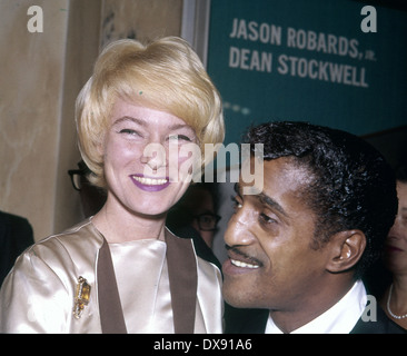 SAMMY DAVIS JNR with wife May Britt IN 1960 Stock Photo