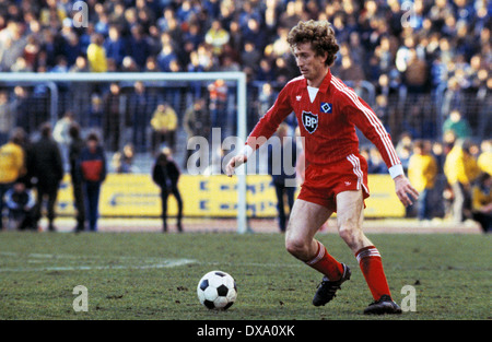 football, Bundesliga, 1981/1982, Wedau Stadium, MSV Duisburg versus Hamburger SV 1:2, scene of the match, Dietmar Jakobs (HSV) in ball possession Stock Photo