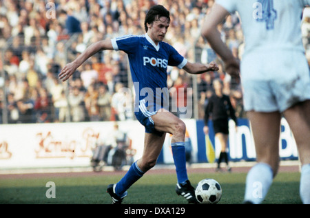 football, Bundesliga, 1981/1982, Wedau Stadium, MSV Duisburg versus VfL Bochum 1:0, scene of the match, Reinhold Zagorny (VfL) in ball possession Stock Photo