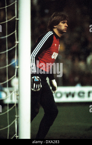 football, Bundesliga, 1982/1983, Stadium am Boekelberg, Borussia Moenchengladbach versus Borussia Dortmund 2:3, scene of the match, keeper Eike Immel (BVB) Stock Photo