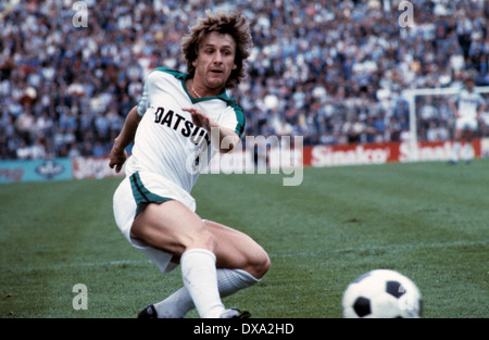 football, Bundesliga, 1982/1983, Stadium am Boekelberg, Borussia Moenchengladbach versus Hertha BSC Berlin 3:1, scene of the match, Frank Mill (MG) in ball possession Stock Photo