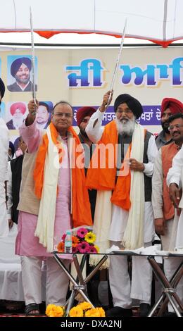 Amritsar, India. 21st Mar, 2014. Amritsar BJP's candidate from Amritsar Lok Sabha seat Arun Jaitley and Punjab Chief Minister Parkash Singh Badal with other leaders during an election rally at Attari near Amritsar on Friday. Photo by Raman Gill/Pacific Press/Alamy Live News Stock Photo