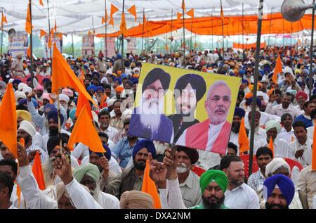 Amritsar, India. 21st Mar, 2014. Amritsar Supporters of Shiromani Akali Dal Punjab (SAD) during an election rally at Attari near Amritsar on Friday. Photo by Raman Gill/Pacific Press/Alamy Live News  Stock Photo