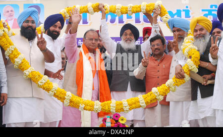 Amritsar, India. 21st Mar, 2014. Amritsar BJP's candidate from Amritsar Lok Sabha seat Arun Jaitley and Punjab Chief Minister Parkash Singh Badal with other leaders during an election rally at Attari near Amritsar on Friday. Photo by Raman Gill/Pacific Press/Alamy Live News Stock Photo