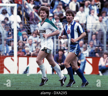 football, Bundesliga, 1982/1983, Stadium am Boekelberg, Borussia Moenchengladbach versus Hertha BSC Berlin 3:1, scene of the match, Norbert Ringels (MG) left and Thomas Remark (Hertha) Stock Photo